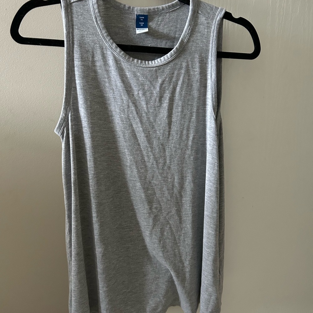 Old Navy Women's Grey Muscle Tank